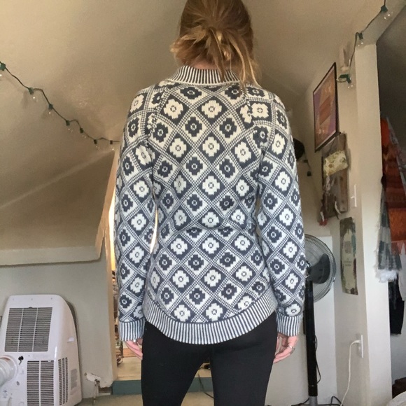 Patterned Sweater - Picture 3 of 4
